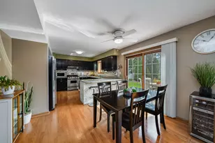 959 Hill Crest Dr, Carol Stream, IL 60188 - Photo 8