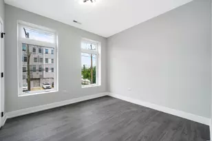 825 E 61st St, Chicago, IL 60637 - Photo 12