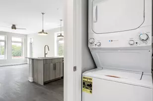 825 E 61st St, Chicago, IL 60637 - Photo 10