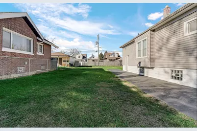 556 Forsythe Avenue, Calumet City, IL 60409 - Photo 12