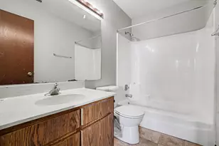 219 Uteg St, Crystal Lake, IL 60014 - Photo 12