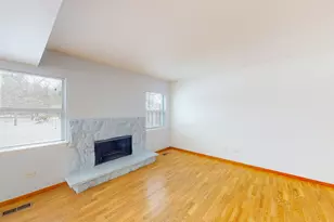 468 Minnesota Cir, Carol Stream, IL 60188 - Photo 6
