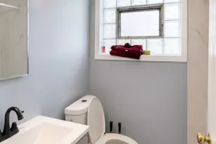8635 S Burnham Ave, Chicago, IL 60617 - Photo 6