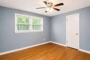 8635 S Burnham Ave, Chicago, IL 60617 - Photo 4