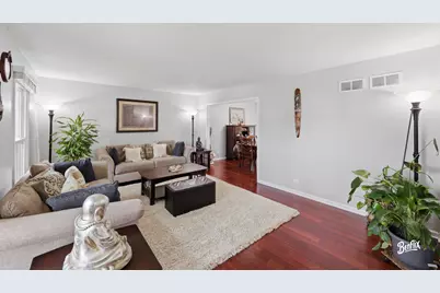 750 Dunhill Drive, Buffalo Grove, IL 60089 - Photo 2