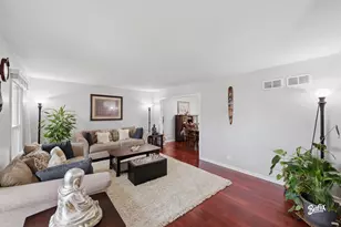 750 Dunhill Dr, Buffalo Grove, IL 60089 - Photo 2