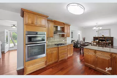 750 Dunhill Drive, Buffalo Grove, IL 60089 - Photo 6