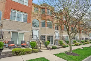 17943 Fountain Cir, Orland Park, IL 60467 - Photo 2