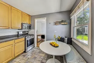 318 W Hackberry Dr, Arlington Heights, IL 60004 - Photo 4