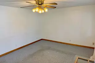 221 N George St, Clifton, IL 61727 - Photo 4