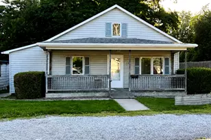 221 N George St, Clifton, IL 61727 - Photo 1
