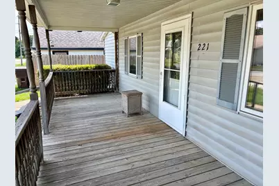 221 N George Street, Clifton, IL 61727 - Photo 2