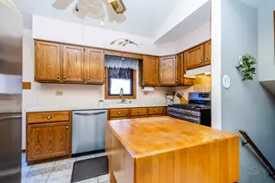 7924 W 79th Pl, Bridgeview, IL 60455 - Photo 4