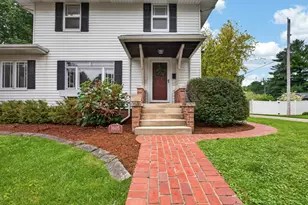 1605 E Taylor St, Bloomington, IL 61701 - Photo 2