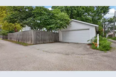 1605 E Taylor Street, Bloomington, IL 61701 - Photo 30