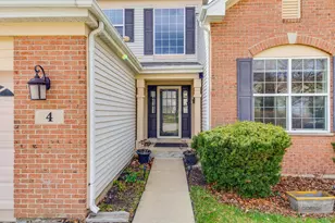 4 Waterton Dr, Streamwood, IL 60107 - Photo 2