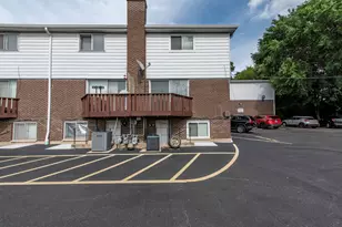 551 W Park Ave, Libertyville, IL 60048 - Photo 2