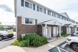 551 W Park Ave, Libertyville, IL 60048 - Photo 4