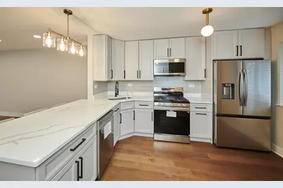 7074 N Ridge Boulevard #1E, Chicago, IL 60645 - Photo 4