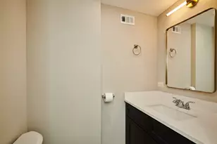 7074 N Ridge Blvd, Chicago, IL 60645 - Photo 12
