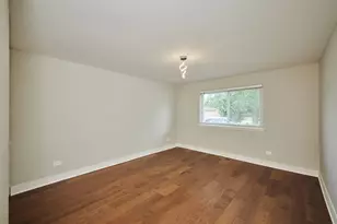 7074 N Ridge Blvd, Chicago, IL 60645 - Photo 8