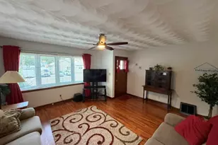129 Laurel St, Wilmington, IL 60481 - Photo 6