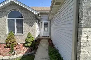 53 Sunrise Ct, Steger, IL 60475 - Photo 2