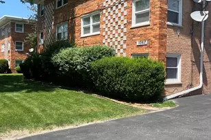 10917 Lloyd Dr, Worth, IL 60482 - Photo 1