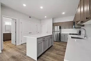 302 Miller Dr, North Aurora, IL 60542 - Photo 4