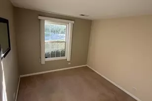 205 Ashbury Ln E, Roselle, IL 60172 - Photo 4