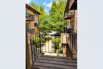 5819 W Higgins Avenue #2D, Chicago, IL 60630 - Photo 12