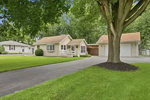 816 Ogden Rd, New Lenox, IL 60451 - Photo 2