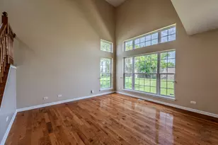527 Northgate Cir, Oswego, IL 60543 - Photo 4
