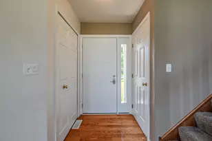 527 Northgate Cir, Oswego, IL 60543 - Photo 2