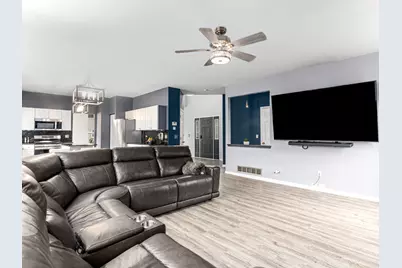 6006 Breezeland Court, Carpentersville, IL 60110 - Photo 4