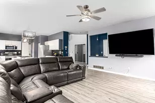 6006 Breezeland Ct, Carpentersville, IL 60110 - Photo 4