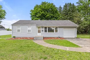 902 Laura Ave, Streator, IL 61364 - Photo 1
