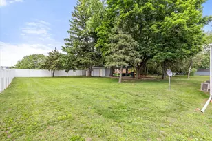 902 Laura Ave, Streator, IL 61364 - Photo 24