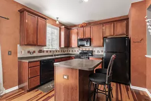 1895 Indian Hill Ln, Aurora, IL 60503 - Photo 6