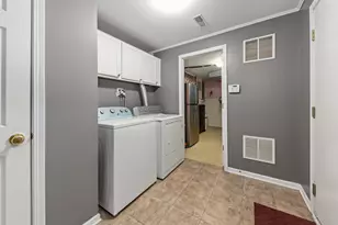 1895 Indian Hill Ln, Aurora, IL 60503 - Photo 16