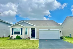 1074 Chestnut Dr, Pingree Grove, IL 60140 - Photo 2