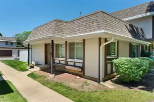 5521 Pebblebeach Dr, Hanover Park, IL 60133 - Photo 2