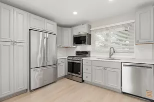 5521 Pebblebeach Dr, Hanover Park, IL 60133 - Photo 8