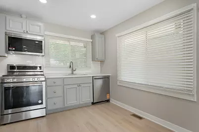 5521 Pebblebeach Drive, Hanover Park, IL 60133 - Photo 10