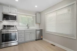 5521 Pebblebeach Dr, Hanover Park, IL 60133 - Photo 10