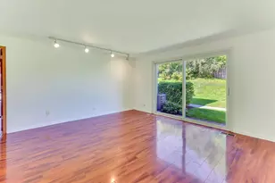 1434 Millbrook Ct, Schaumburg, IL 60193 - Photo 6