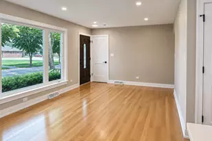 307 N Fairview Ave N, Mount Prospect, IL 60056 - Photo 4