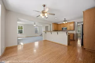 305 Kensington Dr, Oswego, IL 60543 - Photo 8