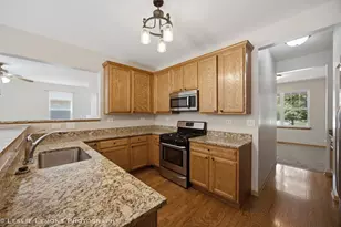 305 Kensington Dr, Oswego, IL 60543 - Photo 10