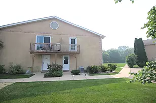 1142 Greenwood Cir, Woodstock, IL 60098 - Photo 2
